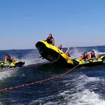 Bouées et et ski nautique sur le lac